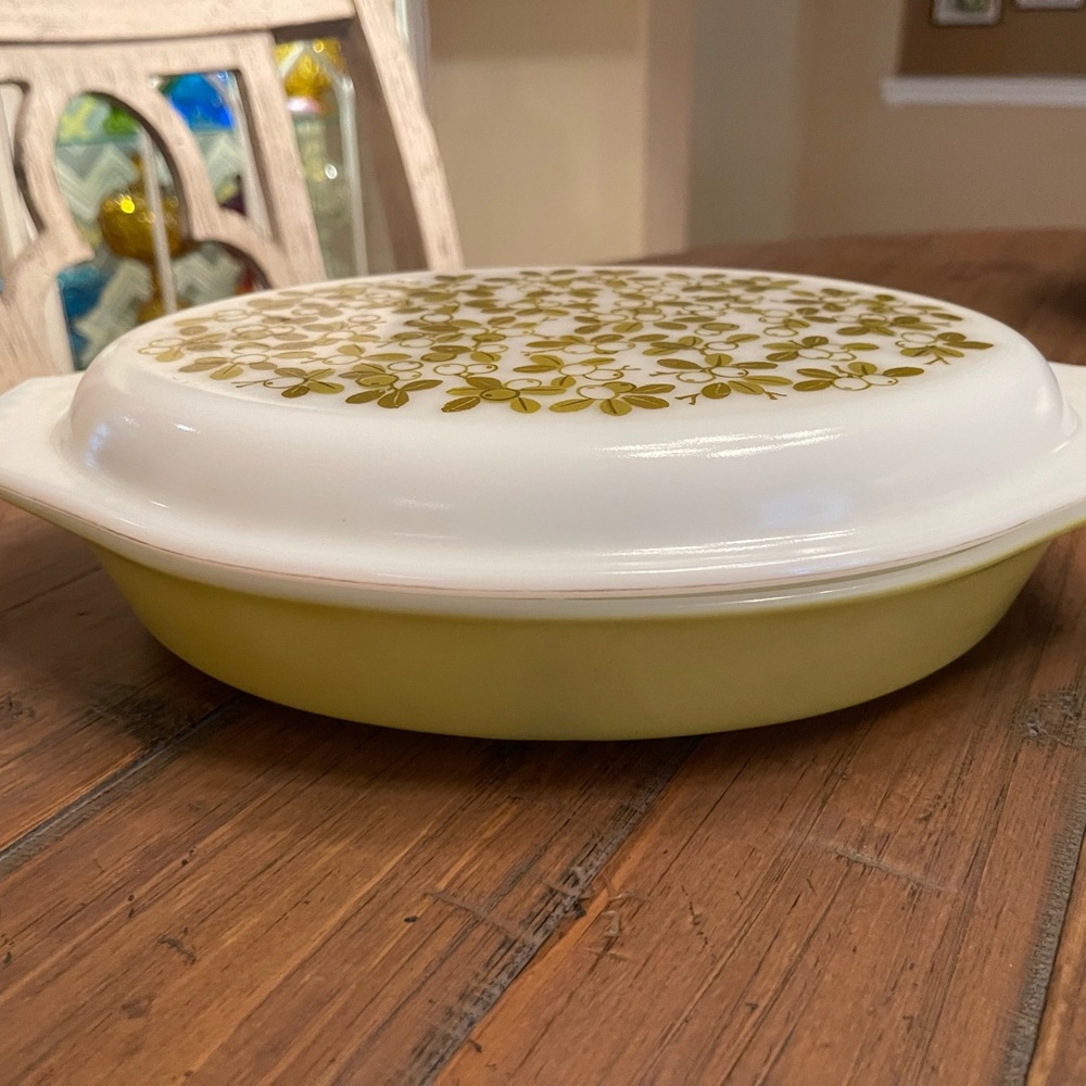 Pyrex- Verde Green Olives